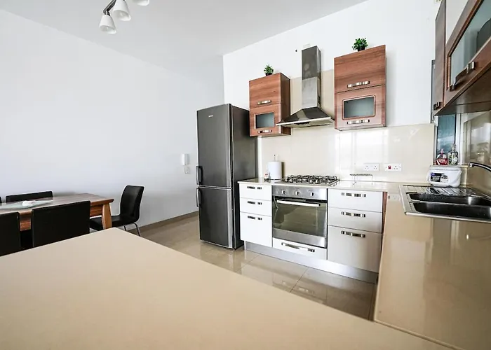 아파트 Seaview Flat In Mellieha's Heart *