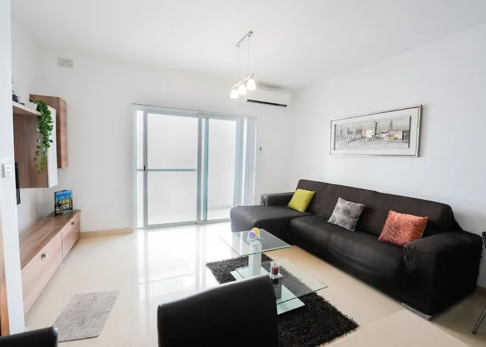 Seaview Flat In Mellieha's Heart 아파트