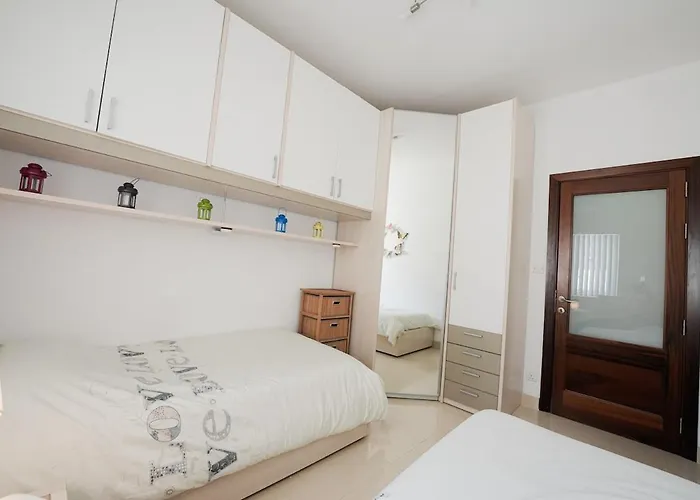 아파트 Seaview Flat In Mellieha's Heart *