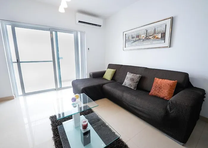 Seaview Flat In Mellieha's Heart 아파트 *