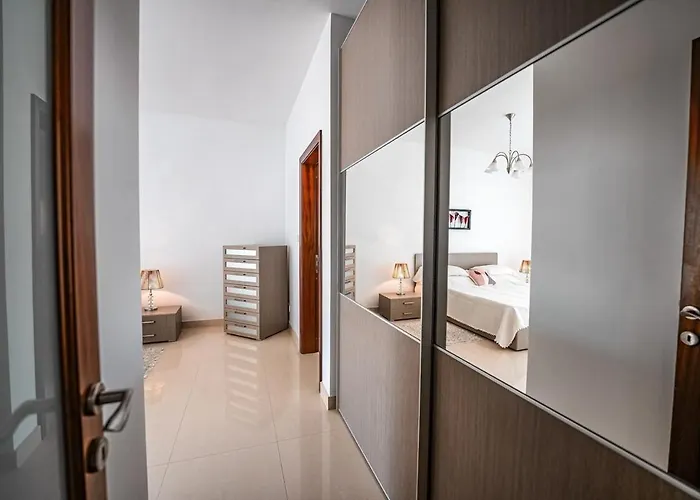 아파트 Seaview Flat In Mellieha's Heart *