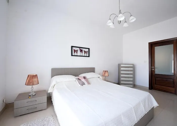 Seaview Flat In Mellieha's Heart 아파트