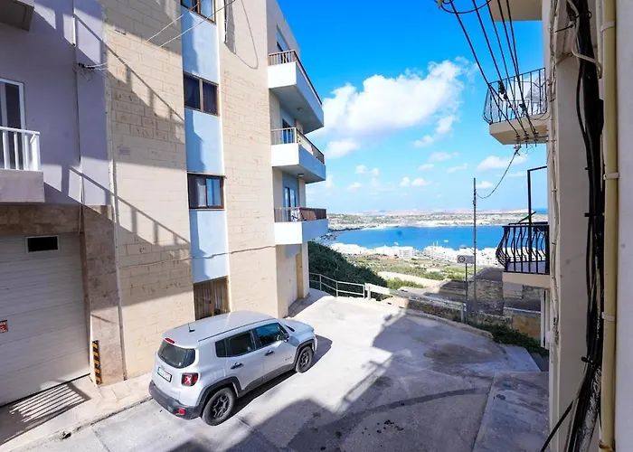 Seaview Flat In Mellieha's Heart 아파트 *