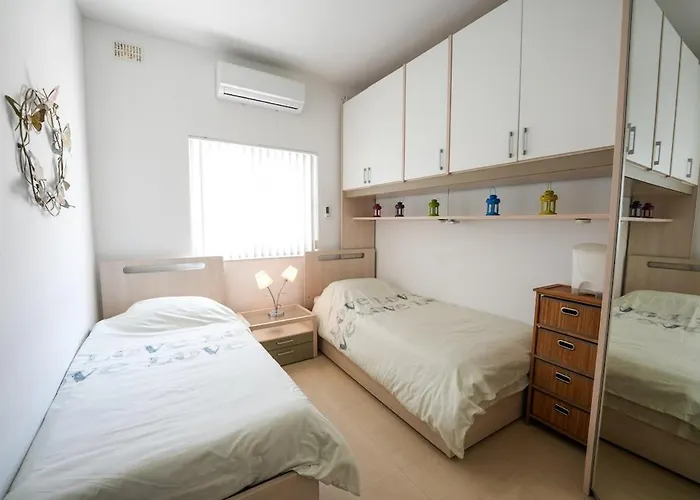 Seaview Flat In Mellieha's Heart 아파트 *